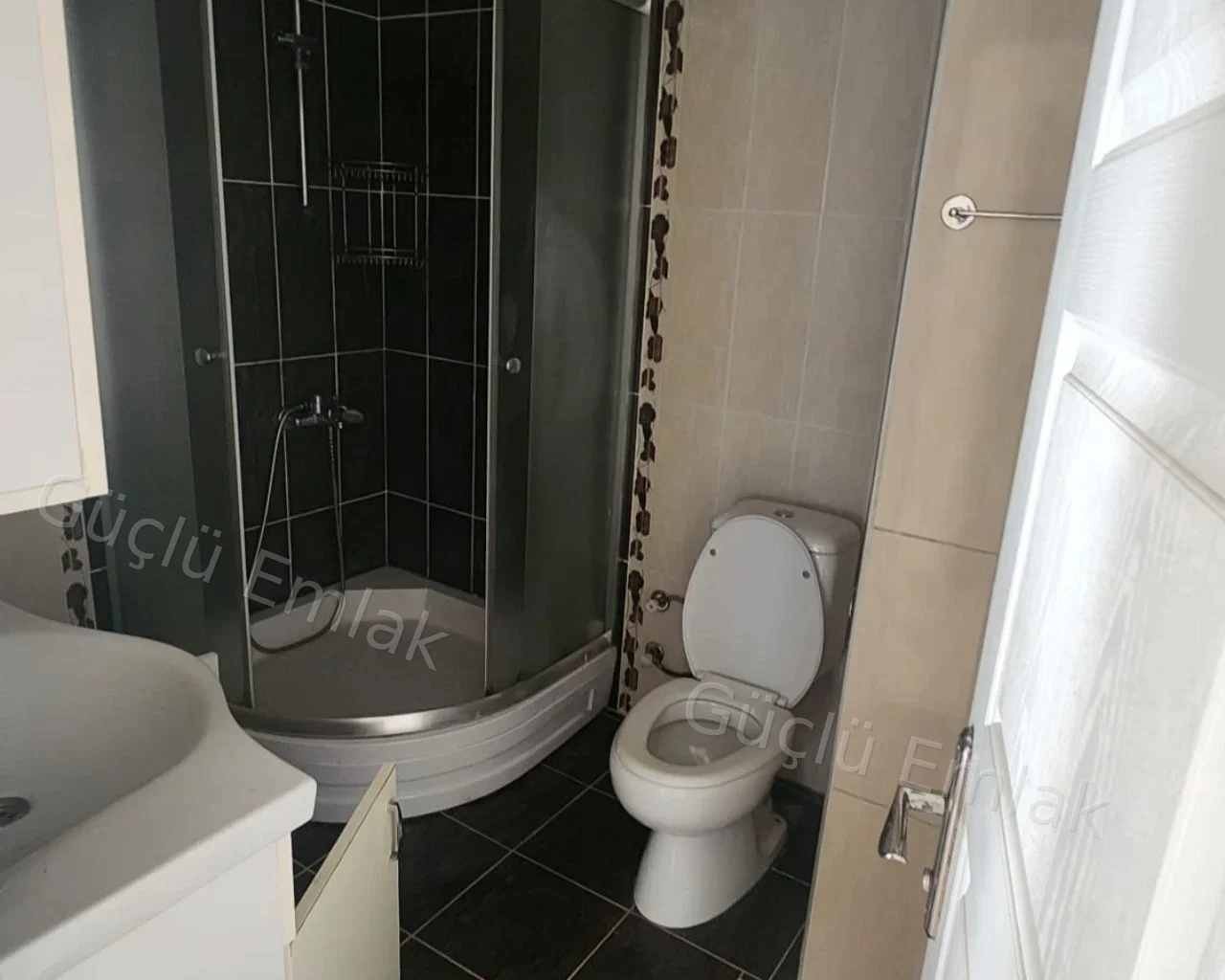 Çarşı Mahallesinde şehrin göbeğinde 3+1 kiralık daire - 5. fotoğraf